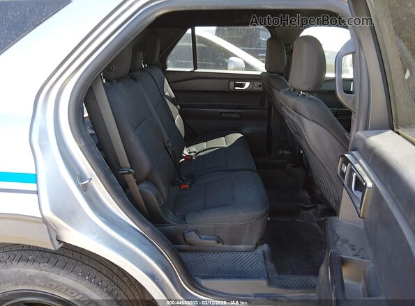 1FM5K8AB2LGD07742 2020 FORD POLICE INTERCEPTOR Silver Widok naklejki z numerem VIN