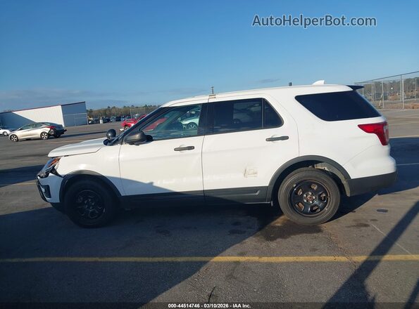 1FM5K8AR1HGD26044 2017 FORD UTILITY POLICE INTERCEPTOR White Սալոնի 360 աստիճան տեսք