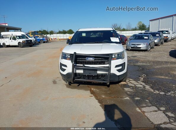 1FM5K8AR2JGA15874 2018 FORD POLICE INTERCEPTOR White Widok z przodu