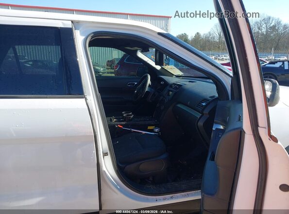 1FM5K8AR2JGA15874 2018 FORD POLICE INTERCEPTOR White Widok wnętrza z przodu