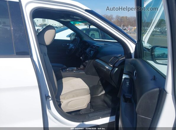 1FM5K8ARXJGA21910 2018 FORD POLICE INTERCEPTOR White Front interior view
