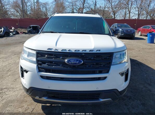 1FM5K8D82HGA72797 2017 FORD FORD EXPLORER White Widok zestawu wskaźników
