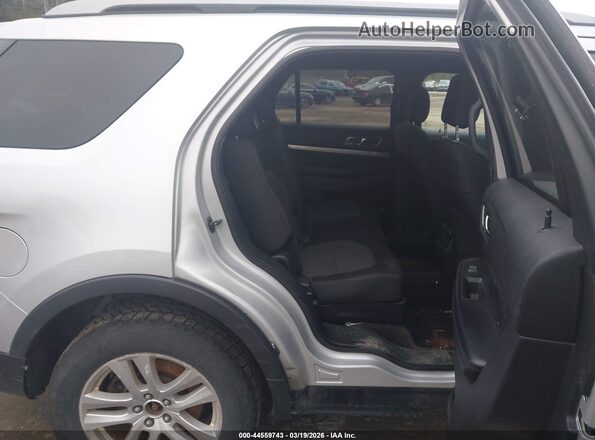 1FM5K8D84JGC15612 2018 FORD FORD EXPLORER Silver Widok naklejki z numerem VIN