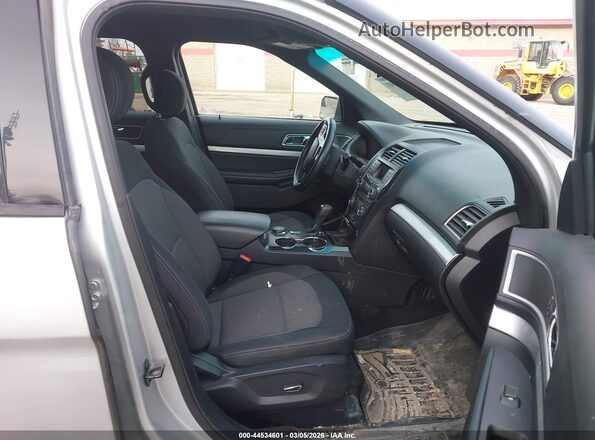 1FM5K8D86HGA52407 2017 FORD FORD EXPLORER Silver Սալոնի դիմացի տեսք
