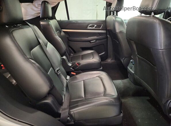 1FM5K8D86KGA02274 2019 FORD FORD EXPLORER Silver Vista interior trasera
