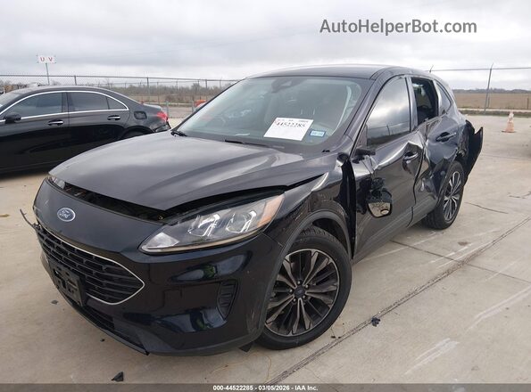 1FMCU0G63MUB19053 2021 FORD ESCAPE Черный Передняя левая четверть