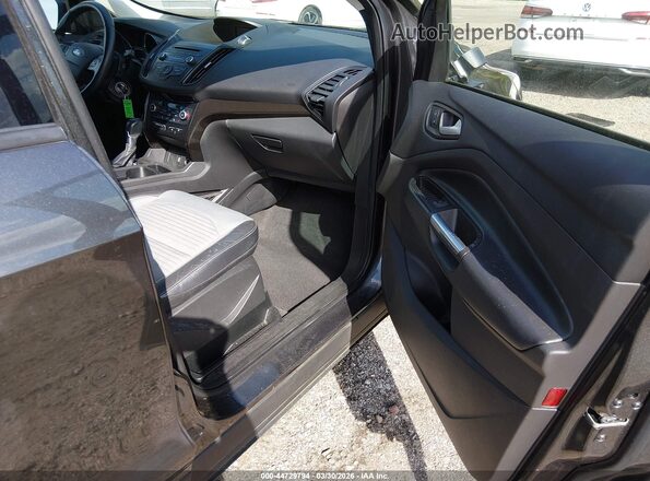 1FMCU0GD1JUD46932 2018 FORD ESCAPE Gray Front interior view