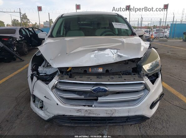 1FMCU0GD2HUE96686 2017 FORD ESCAPE White Вид задньої частини салону