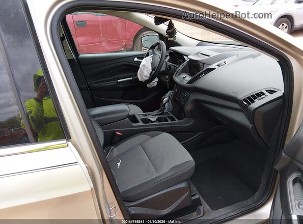 1FMCU0GD2JUC16576 2018 FORD ESCAPE Tan Vista interior delantera