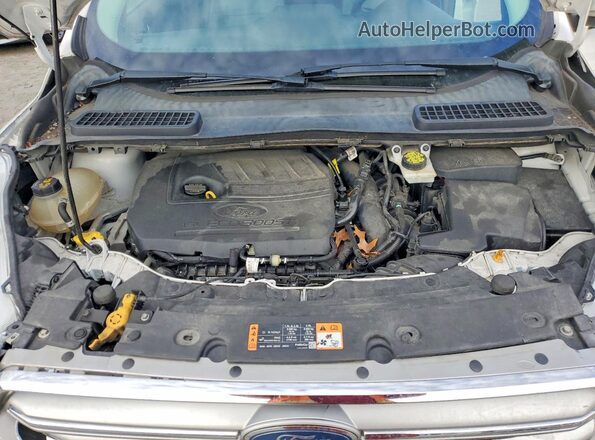 1FMCU0GD3HUD49616 2017 FORD ESCAPE White Vista del compartimento del motor