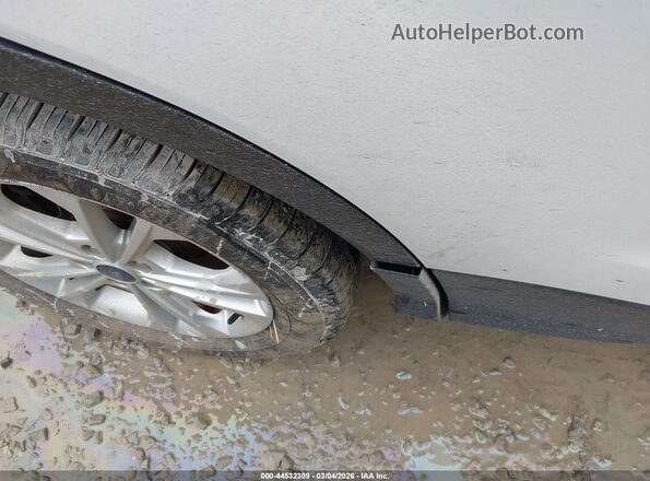 1FMCU0GD7HUA83954 2017 FORD ESCAPE Белый Вид задней части салона