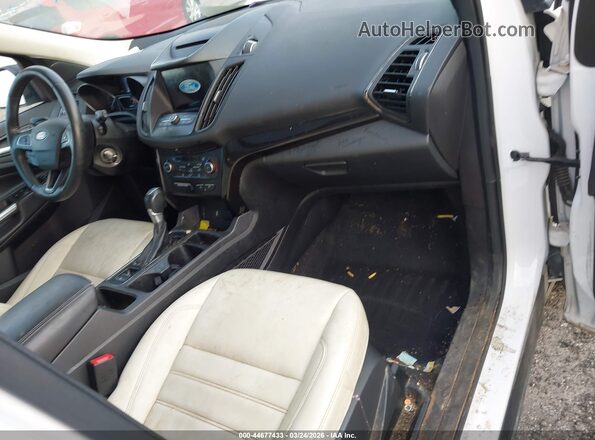 1FMCU0HD1JUD20913 2018 FORD ESCAPE White Front interior view
