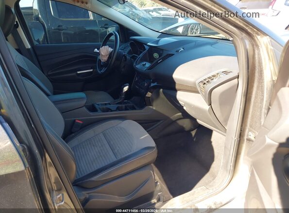 1FMCU9GD2KUA07621 2019 FORD ESCAPE Gray Widok wnętrza z przodu