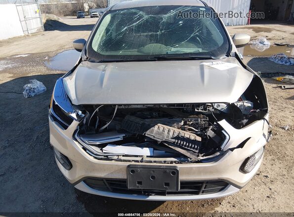 1FMCU9GD8HUB68189 2017 FORD ESCAPE Gold Widok z przodu