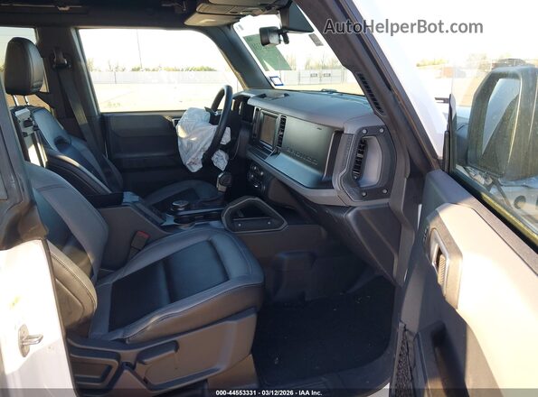 1FMEE5BPXPLC08454 2023 FORD BRONCO White Vista interior delantera