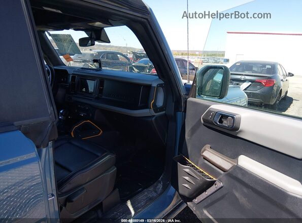 1FMEE5DH4NLB89774 2022 FORD BRONCO Light Blue Вид салона спереди