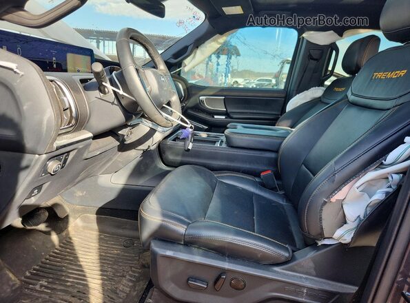 1FMJU1RG9SEA04533 2025 FORD EXPEDITION Charcoal Widok wnętrza z przodu