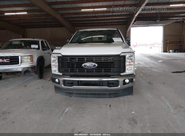 1FT7W2BA3REE02464 2024 FORD F-250 White Vista interior trasera