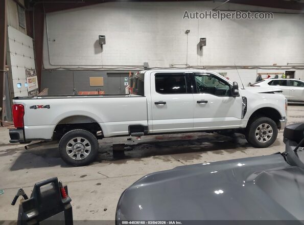 1FT7W2BN2PEE11429 2023 FORD F-250 White Vista interior trasera