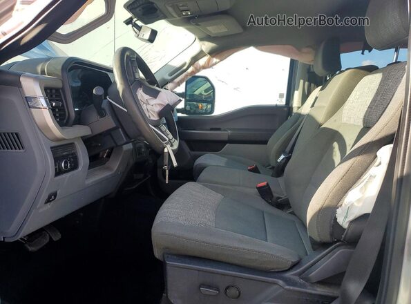1FT7W2BT4PEC29102 2023 FORD F250 Silver Widok wnętrza z przodu