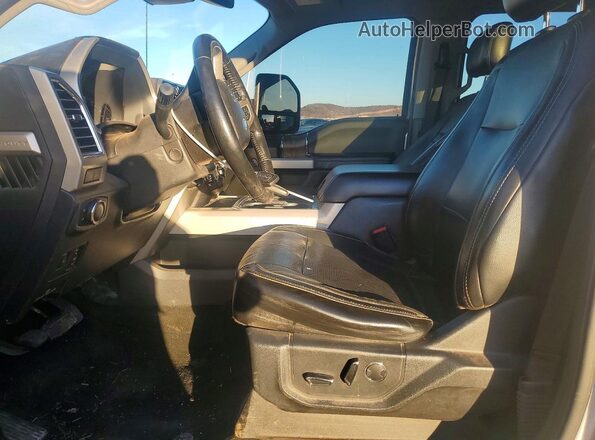 1FT7W2BT6HED08644 2017 FORD F250 Серебряный Вид салона спереди