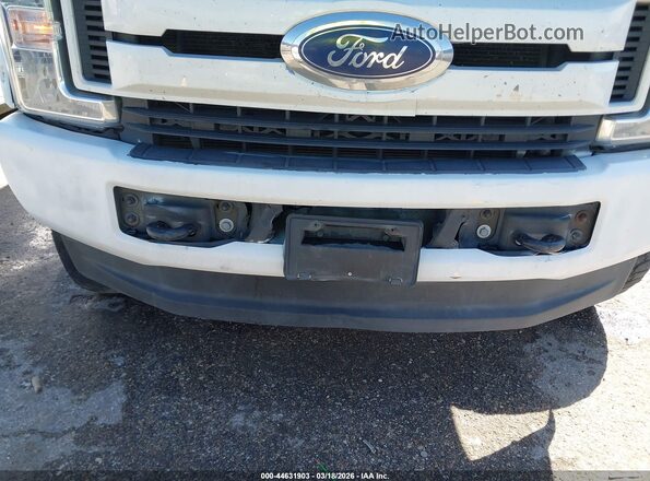 1FT7W2BT6JEB13147 2018 FORD F-250 White Widok z przodu