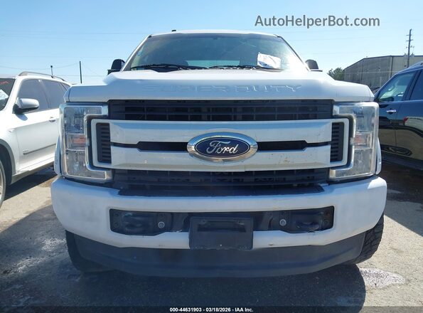 1FT7W2BT6JEB13147 2018 FORD F-250 White Widok zestawu wskaźników