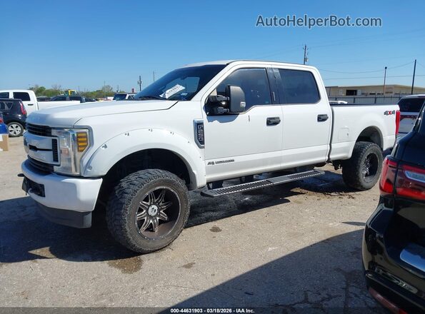 1FT7W2BT6JEB13147 2018 FORD F-250 White Widok wnętrza 360 stopni