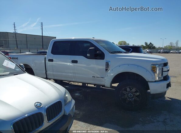 1FT7W2BT6JEB13147 2018 FORD F-250 White Widok wnętrza z tyłu