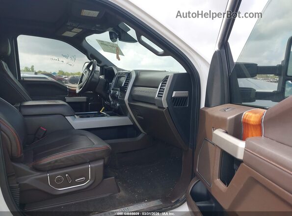 1FT7W2BT8HEB47309 2017 FORD F-250 White Front interior view