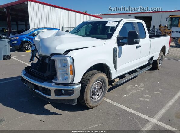 1FT7X2AA3SEC29081 2025 FORD F-250 White წინა მარცხენა ხედი სამი მეოთხედიდან