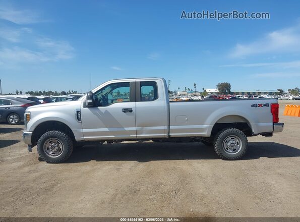 1FT7X2B60JEC83947 2018 FORD F-250 Silver 