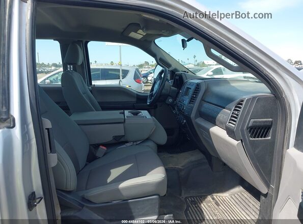 1FT7X2B60JEC83947 2018 FORD F-250 Silver Front interior view