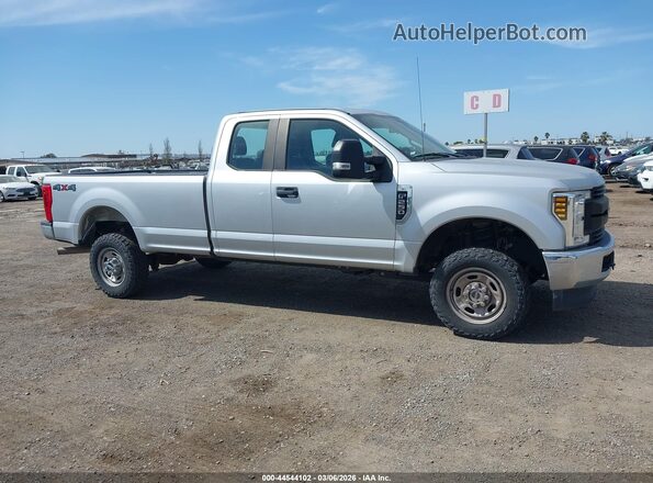 1FT7X2B60JEC83947 2018 FORD F-250 Silver 
