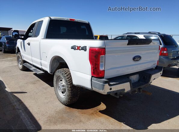 1FT7X2B68JEB92358 2018 FORD F-250 White 