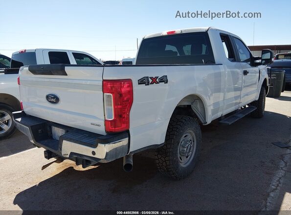 1FT7X2B68JEB92358 2018 FORD F-250 White 