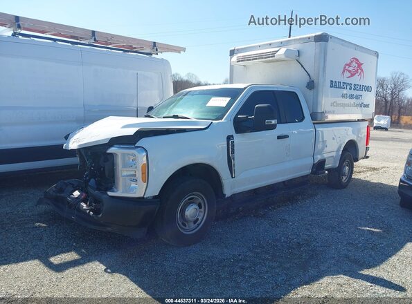 1FT8X2AA3PEC21171 2023 FORD F-250 White Առջևի ձախ երեք քառորդ տեսարան