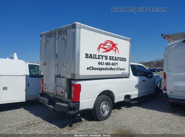1FT8X2AA3PEC21171 2023 FORD F-250 White Սալոնի 360 աստիճան տեսք