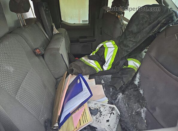 1FT8X3DT8JEB14143 2018 FORD F350 Burn Widok tylnych siedzeń