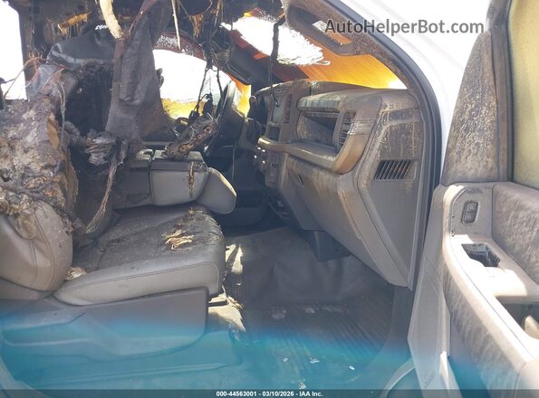 1FTBF2AA1RED49839 2024 FORD F-250 White Vista interior delantera
