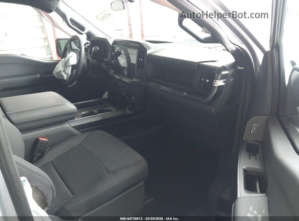 1FTEW2KP3TKD22845 2026 FORD F150 Silver Widok wnętrza z przodu