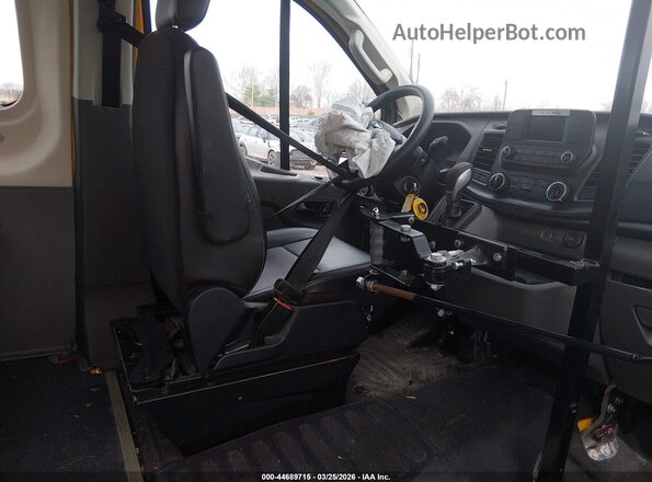1FTYE2Y82PKA84086 2023 FORD TRANSIT-150 Yellow Вид салону спереду