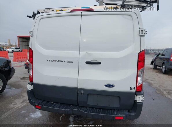 1FTYR1ZM6HKA55475 2017 FORD TRANSIT-250 White 