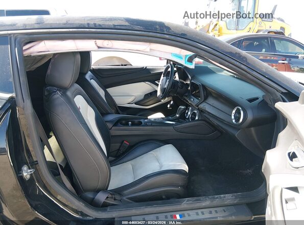 1G1FH1R75G0136670 2016 CHEVROLET CAMARO Черный Вид салона спереди