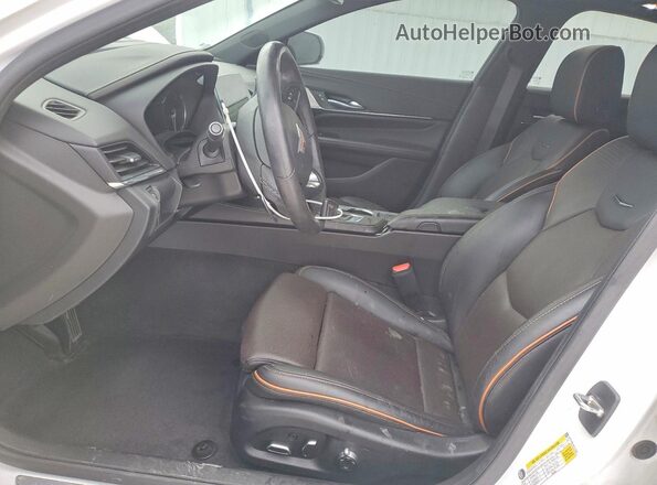 1G6DG5RK4R0101587 2024 CADILLAC CT4 White Widok wnętrza z przodu