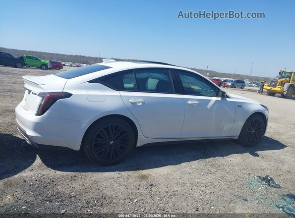 1G6DV5RWXT0102212 2026 CADILLAC CT5 White Вид задньої частини салону