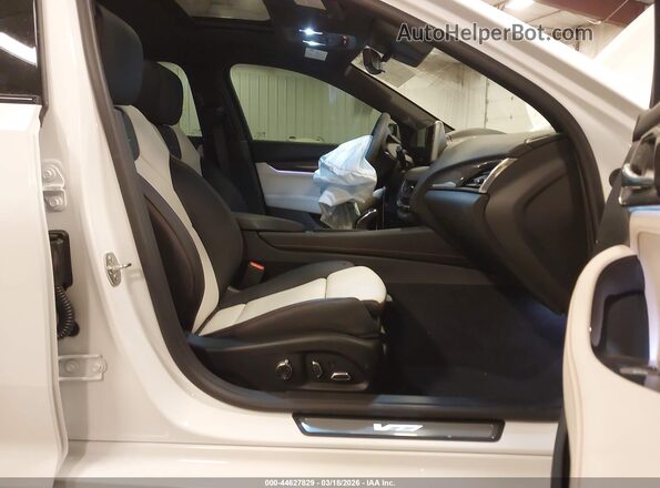 1G6DV5RWXT0109581 2026 CADILLAC CT5 White წინა სალონის ხედი