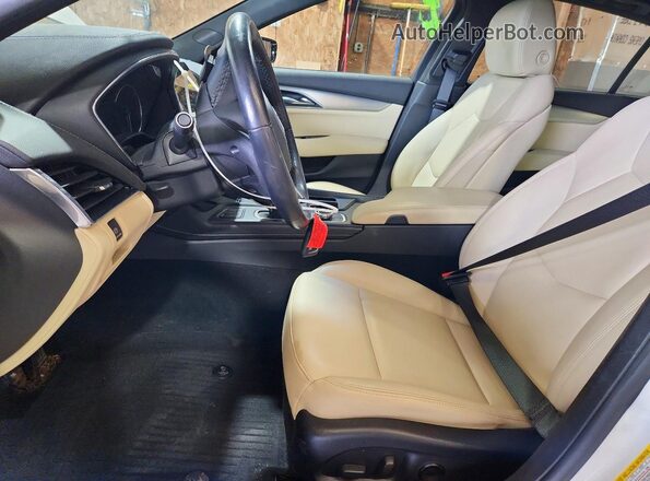 1G6DX5RK2M0134239 2021 CADILLAC CT5 White Вид салону спереду