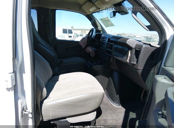 1GAZGPFG1K1248571 2019 CHEVROLET EXPRESS White Vista interior delantera