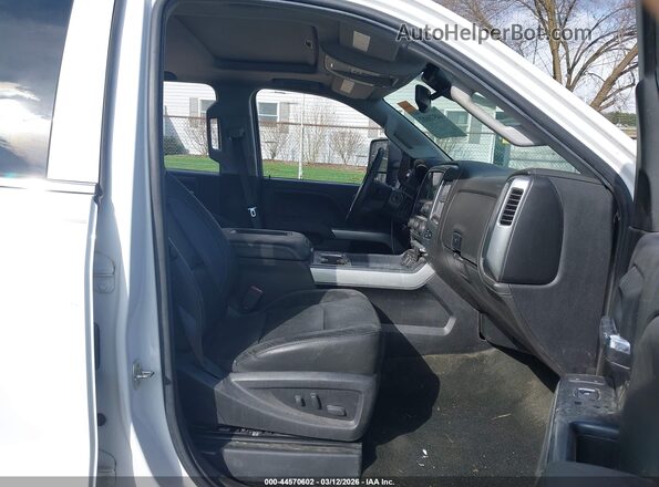 1GC1KWEY7JF155207 2018 CHEVROLET SILVERADO Белый Вид салона спереди
